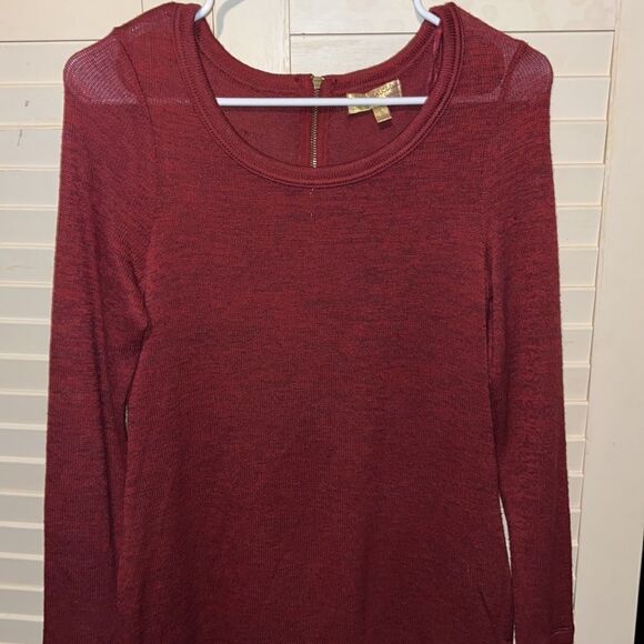 Princess Vera Wang size small longer length sweater with layered detail - Picture 7 of 7